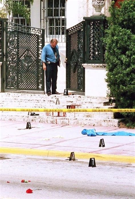 gianni versace crime scene|when did gianni versace found.